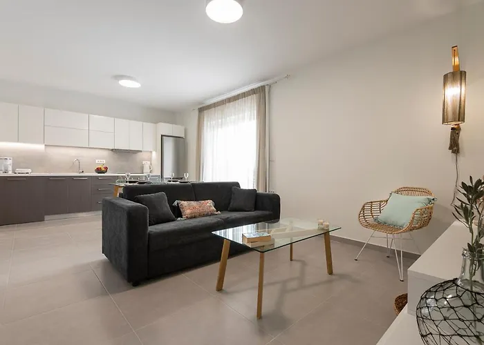 Sea And City Luxurious Apartment