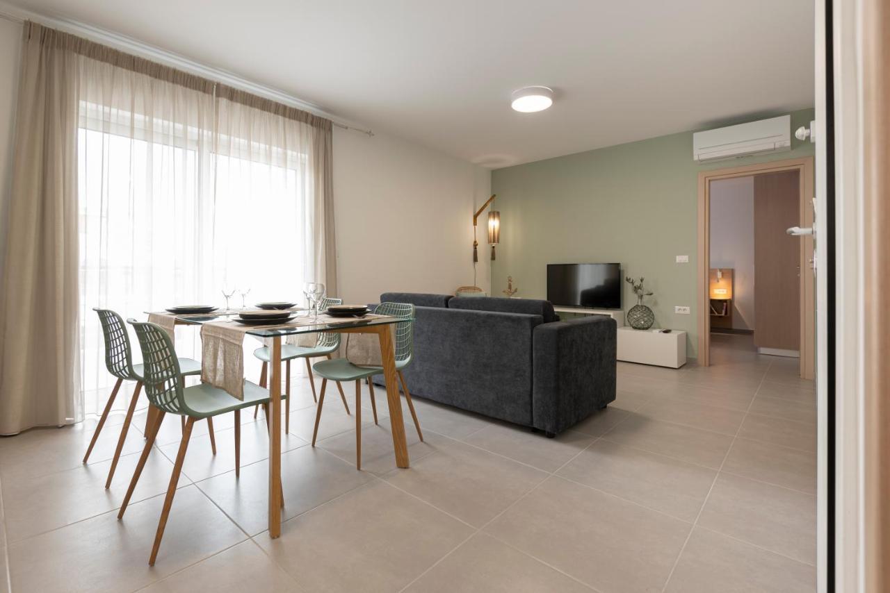Apartment Sea And Luxurious